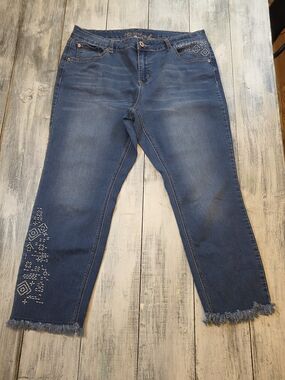 ND Weekend Women's Embroidered Dark Blue Cropped Frayed-Raw Hem Jeans sz 16